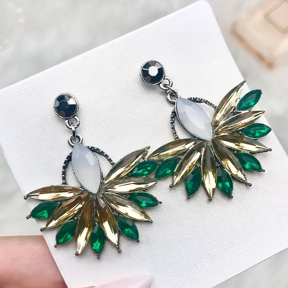 π10/$25πNEW Green & Yellow Rhinestone Floral Drop Earrings - Picture 1 of 4